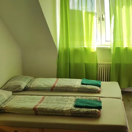 Apartment Uni, Fh, Gesundheits Campus Nähe, Mit Garten&terrasse *