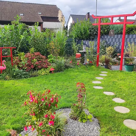 아파트 Uni-naehe Mit Garten