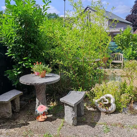Uni-naehe Mit Garten